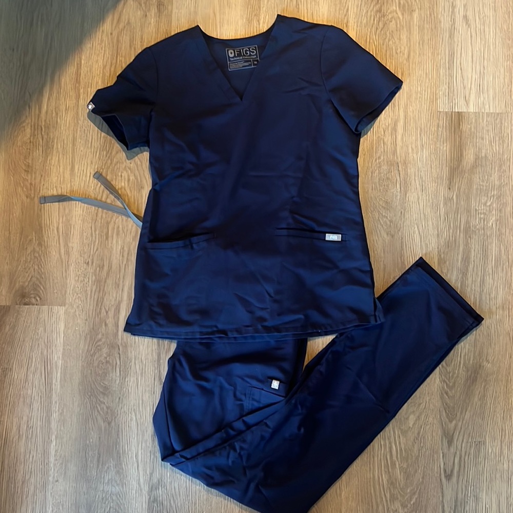 FIGs high waisted Yola scrub set